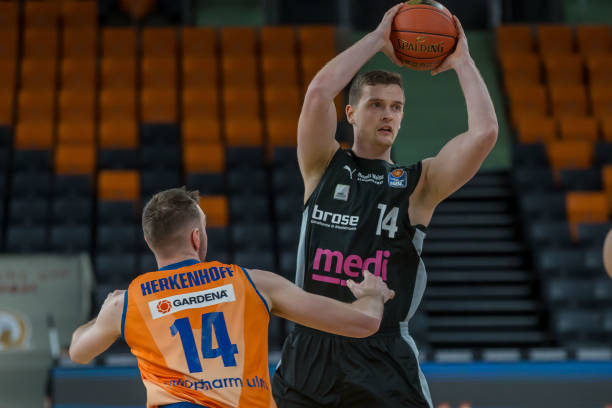 队更加重视 队更加重视